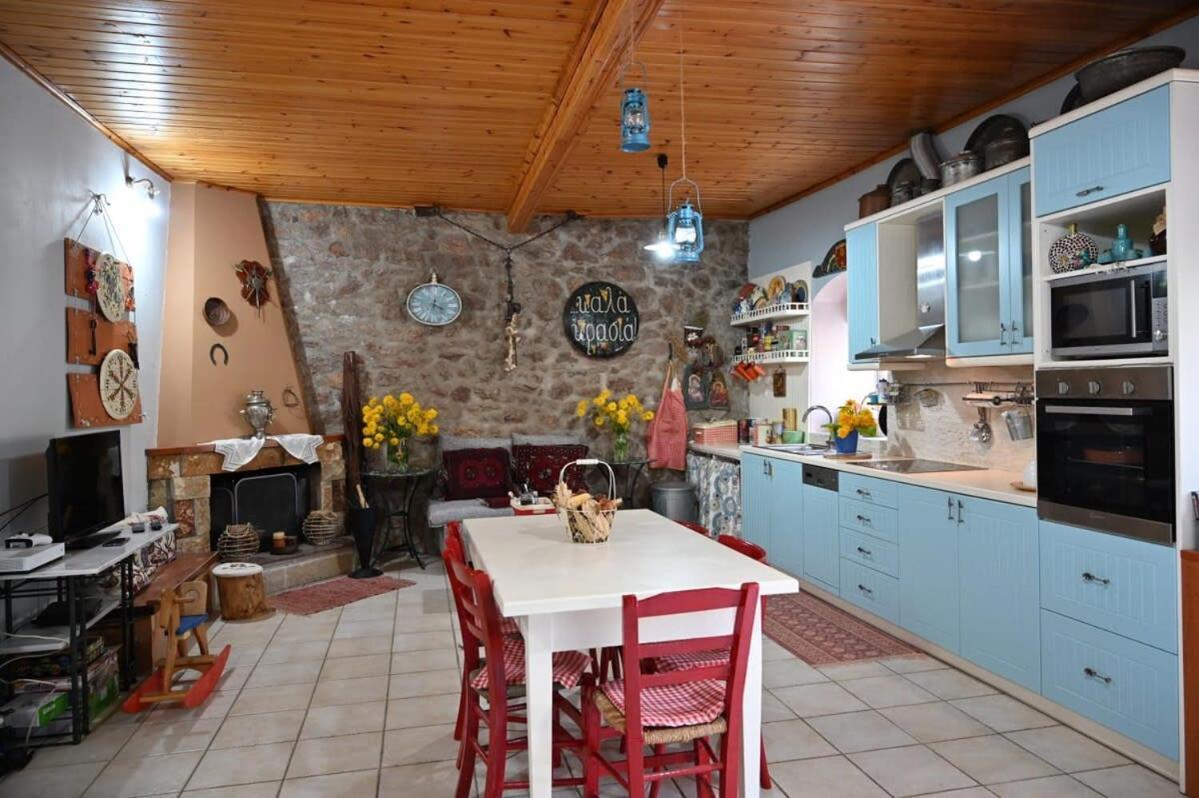 Kalavrita Winter Retreat - Homely Spacious Chalet Áno Vlasía Eksteriør billede